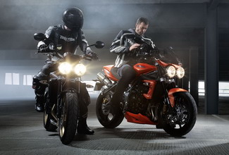 Британский Triumph Street Triple R 2010 года